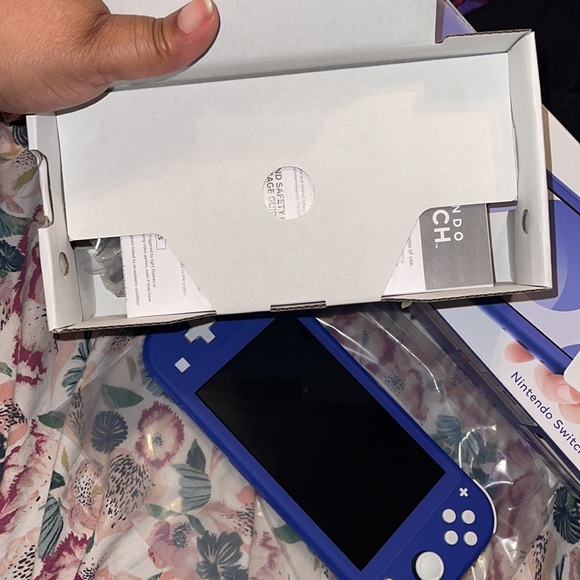 Limited edition blue Nintendo switch lite NWOT - Picture 2 of 4